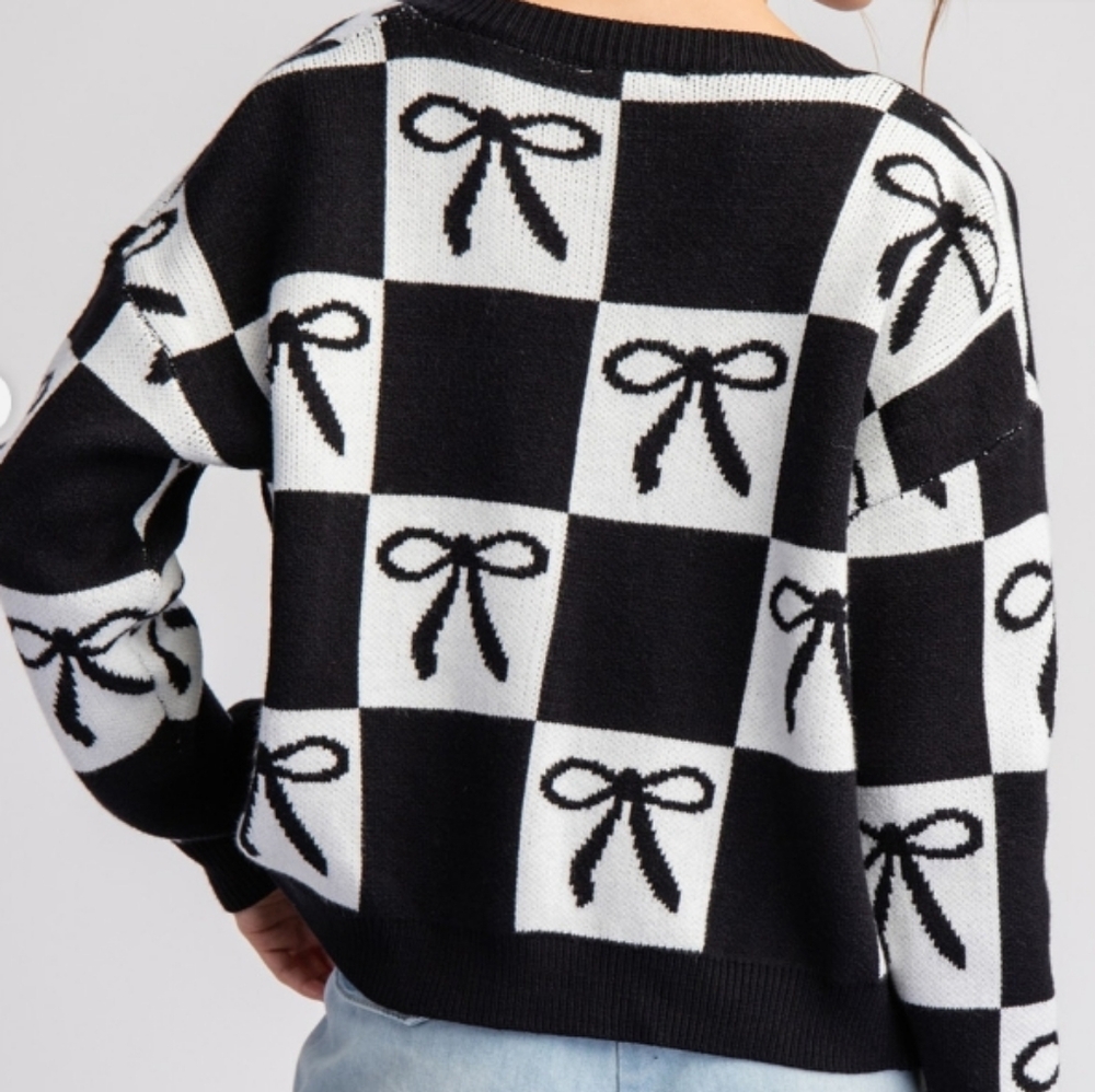 🦄 Sincerely Jules Black and White Bow CroppedSweater Oversized 24" Pit Size M